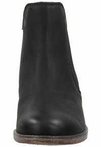 Botas negras hasta el tobillo hechas de cuero suave, con paneles laterales elásticos, punta redondeada y un tacón bajo apilado.