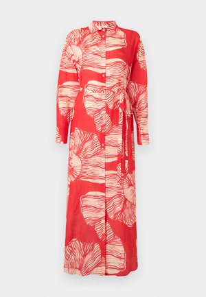 Rødt langermet kjole med krage, prydet med et hvitt blomstermønster og belte i midjen. Laget av lett stoff med knappefeste.