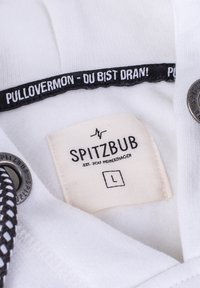 Witte sweatshirt met een stoffen label met de tekst "SPITZBUB," maat L. Heeft een zwarte band met witte tekst, een metalen drukknoop en gebreide details.