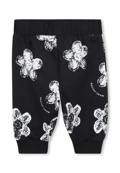 Zwarte babybroek met witte abstracte bloemenprints en geribde tailleband en boorden, met de tekst "Marc Jacobs" binnen enkele bloemen.