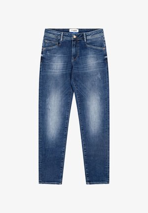 Blaue Slim-Fit-Jeans mit ausgewaschenen Details, vorderem Knopf, Gürtelschlaufen und Fünf-Taschen-Design, flach auf weißem Hintergrund liegend.