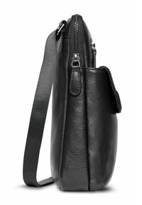 Borsa in pelle nera con finitura texturizzata, design verticale, chiusura con zip, tracolla in tessuto e tasca laterale per ulteriore spazio di stoccaggio.