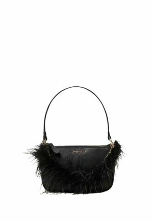 Borsa a tracolla in ecopelle nera con morbida bordatura di piume, chiusura con zip e spallaccio sottile. Logo visibile sul davanti.