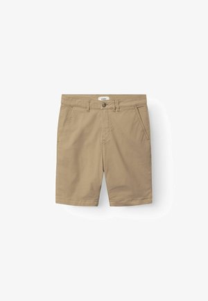 Beige Herren-Baumwollshorts mit Gürtelschlaufen, vorderer Knopfleiste, Reißverschluss und schrägen Seitentaschen, flach liegend auf weißem Hintergrund.