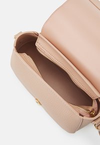 Valentino Bags SUPERMAN - Borsa a tracolla - cipria