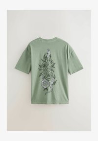 Valitud, green snake