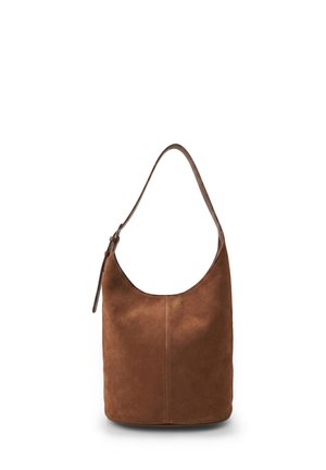 Borsa a secchiello in pelle marrone con una singola tracolla regolabile e cuciture verticali pulite al centro frontale.