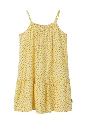 Hihaton keltavalkoinen kesämekko, jossa on ohuet olkaimet ja pieni kukkakuvio koko mekossa. Mekossa on kerätty vyötärö ja röyhelöreuna helman kohdalla.