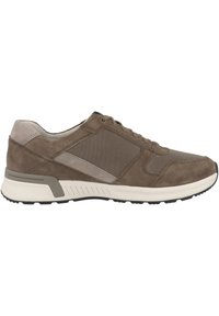 Sneaker marrone con una combinazione di materiali in suede e mesh, design a profilo basso, con lacci e suola in gomma testurizzata per una migliore aderenza.