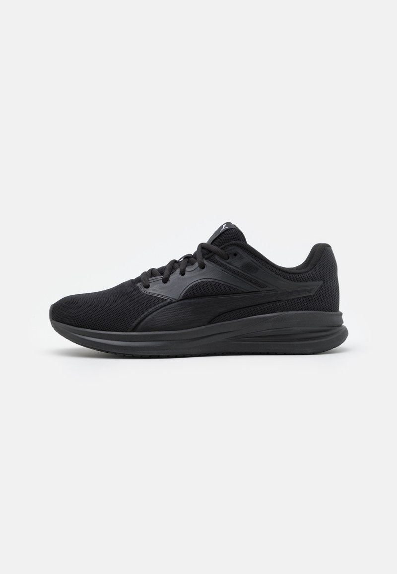Scarpa sportiva nera con tomaia in mesh, dettagli testurizzati, suola imbottita e lacci piatti, caratterizzata da un design elegante e aerodinamico.