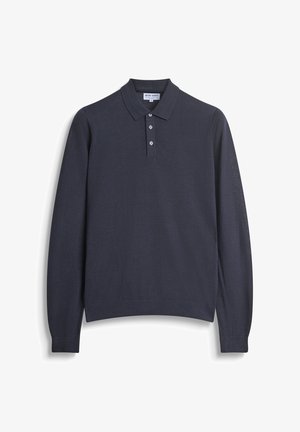 Polo-shirt à manches longues bleu marine en tissu doux, avec un col plat, une patte de boutonnage à trois boutons, et des poignets et un ourlet côtelés.