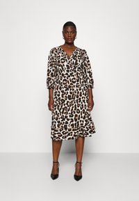 ONLY Carmakoma CARLIVIA 3/4 WRAP - Rochie de zi - cloud dancer