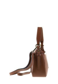 Borsa a tracolla in pelle marrone con finitura testurizzata. Presenta una tasca principale, un manico corto e una tracolla rimovibile.