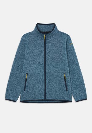 Giacca in pile di colore blu scuro con colletto alto, zip frontale completa e due tasche laterali. Presenta dettagli neri e una finitura testurizzata.