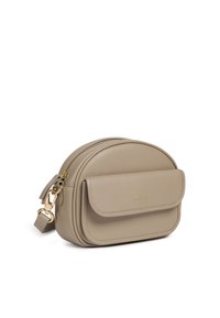 Borsa a tracolla in pelle beige con forma rotonda,hardware dorato, chiusura con cerniera e tasca frontale a pattina con dettaglio logo impresso.