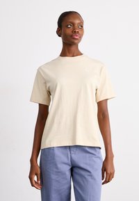 Jordan ESSEN TEE CORE - T-shirt basique - legend light brown/sail