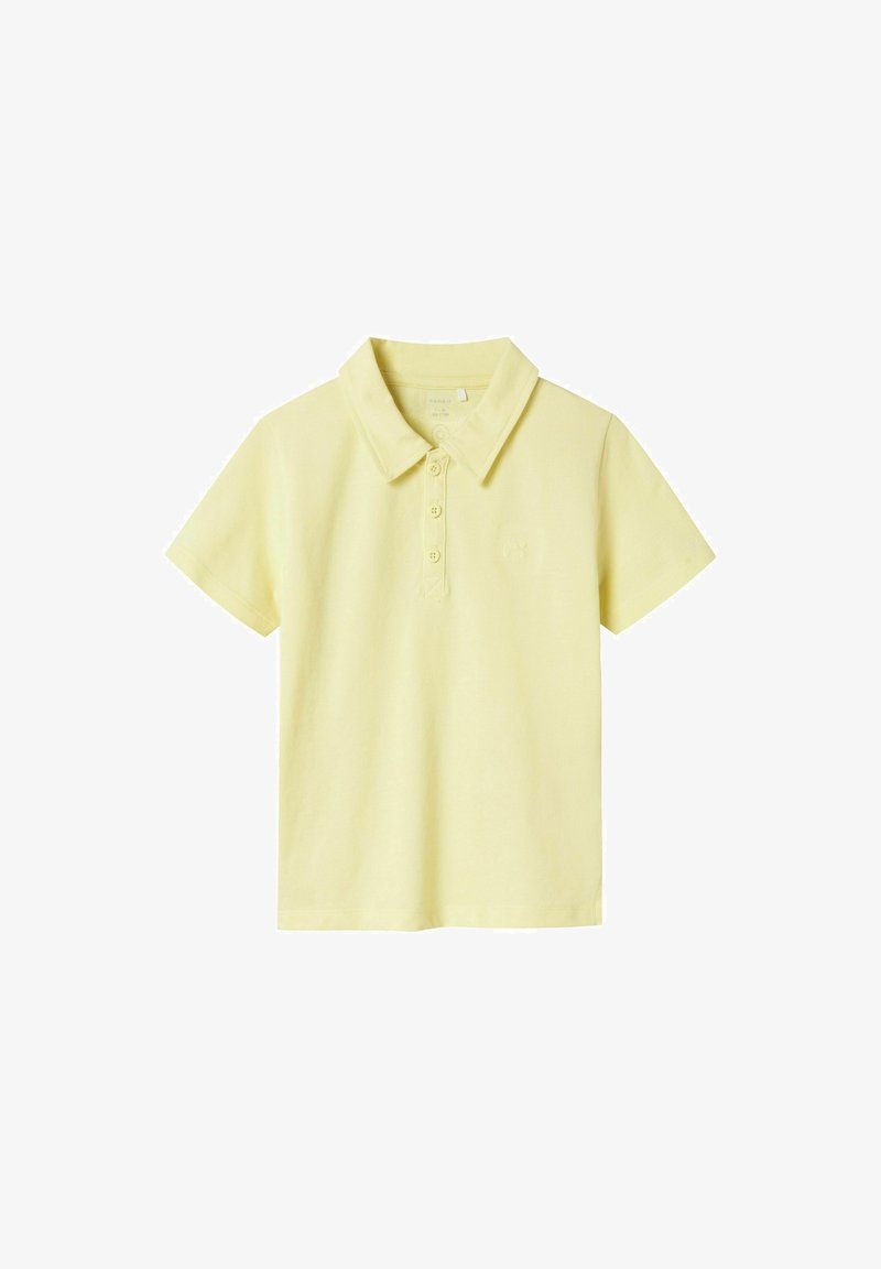 Koszulka polo w jasnym żółtym kolorze, z krótkim rękawem, kołnierzyk z trzema guzikami, z małym haftowanym logo na piersi.