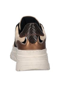 Chunky sneaker met een mix van beige en bruine materialen. Textuur met slangenprintaccent, lichtgewicht zool en een gevoerde kraag voor comfort.