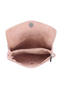 Rožinė zomšinė rankinė su vienu užtrauktuku, pamušalu viduje ir metaliniu logotipo akcentu. Aiškūs skyreliai organizavimui.