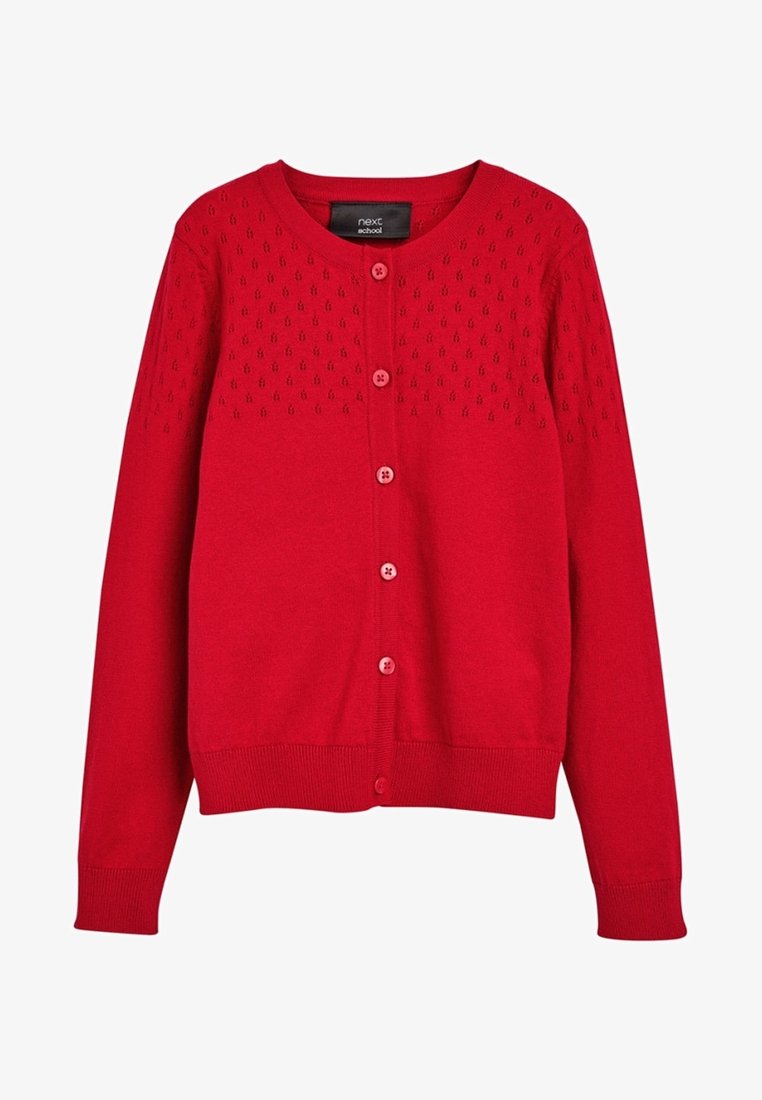 Cardigan rouge en tricot avec manches longues, fermeture à boutons sur le devant, motif subtil en œillets sur la partie supérieure de la poitrine et les épaules, poignets et ourlet côtelés.