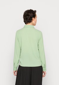 JDY JDYBROOKE LS NOOS - Blusa com botões - basil