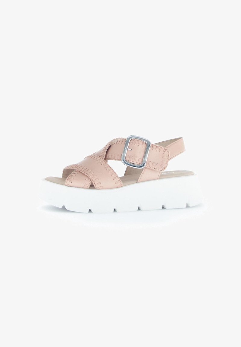 Roze neplederen sandalen met kruisbanden, verstelbare zilveren gesp en een chunky witte plateauzool. Gevoelige stikseldetails zichtbaar.