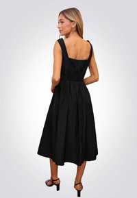 Cupshe CAPTIVATING A LINE SQUARE NECK MIDI  - Robe de jour - black