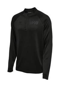 Zwart lang-sleeve sporttop met een hoge hals, een kwart zipper, textuurstof en subtiele logo-accenten. Ontworpen voor comfort en beweeglijkheid.