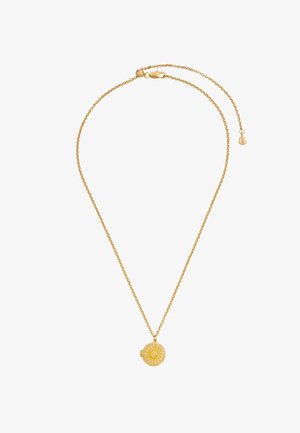 Collana con catena d'oro con ciondolo rotondo a forma di sole e chiusura regolabile su sfondo bianco.