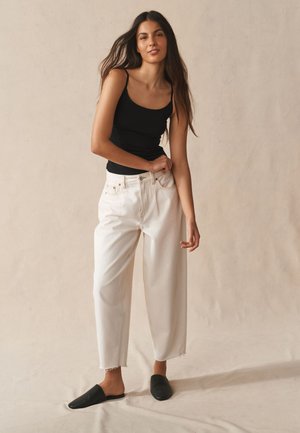 Next, REGULAR FIT, czarny