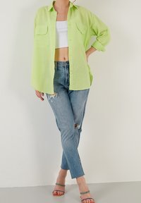 LELA Button-down blouse - green