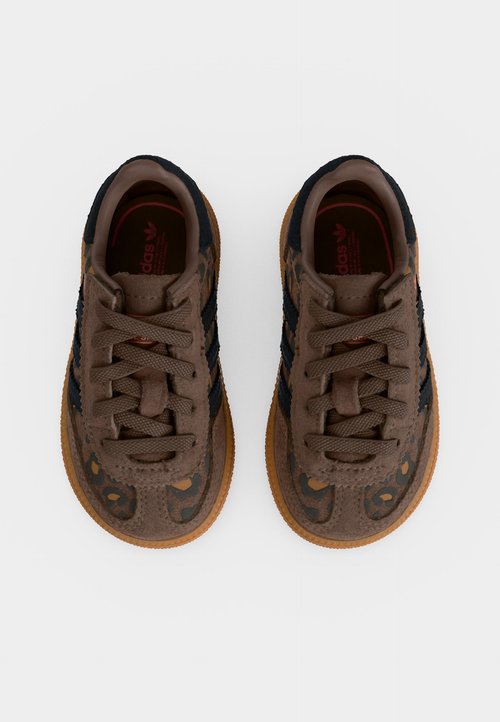 adidas HANDBALL SPEZIAL UNISEX - Trainers - earth strata/core black/glow pink — photo 5