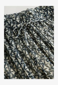 Kijelölve, black white geometric