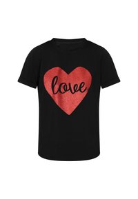 Sort bomulds t-shirt med et stort rødt glimmerhjerte grafik og ordet "love" i sort kursiv tekst i midten. Korte ærmer.