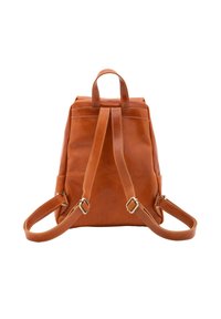 Sac à dos en cuir marron avec une finition texturée, deux bretelles réglables et une poignée sur le dessus. Comprend des coutures contrastantes et une forme arrondie.
