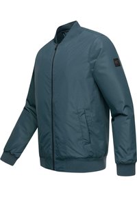 Tamsiai žalias bomber stiliaus švarkas su užtrauktuku, raišteliais rankovėmis ir šoninėmis kišenėmis. Lygus audinys su subtiliu blizgesiu. Prisegta forma.