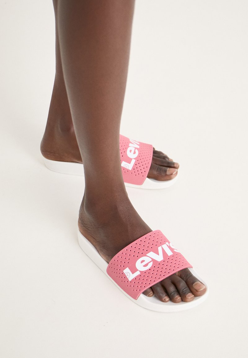 Levi s JUNE PERF S Ciabatte Da Mare Dark Pink rosso Chiaro levi-s-june-perf-s-ciabatte-da-mare-dark-pink-rosso-chiaro