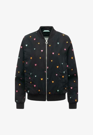 Czarna kurtka typu bomber z prążkowanym kołnierzem, mankietami i dołem, ozdobiona drobnymi wzorami serc w kolorach różowym, pomarańczowym i turkusowym oraz zamkiem błyskawicznym z przodu.
