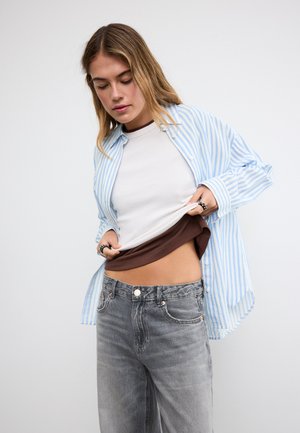 Stradivarius RUSTIKALES DAILY - Bluza z gumbi - blue