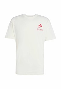 Bílý bavlněný tričko s krátkým rukávem. Na levém hrudníku má růžové loga Adidas a Mercedes. Klasický design crew neck.