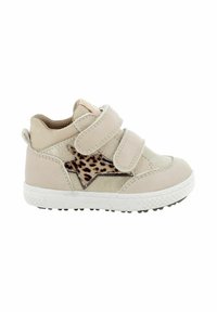 Sneakers beige per bambini con due nastri in Velcro, un design testurizzato a stella con stampa leopardata e una suola in gomma bianca.
