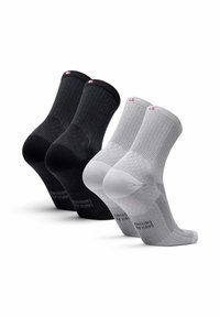 Cuatro pares de calcetines de tripulación en negro y gris claro, con patrones texturizados, talones reforzados y puños elásticos.