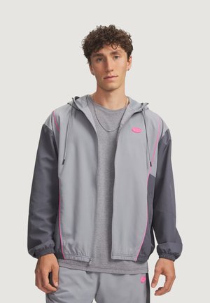 Under Armour, UA RIVAL WOVEN CB JACKET 77-6013415 - Giacca outdoor - grey