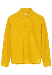 Camisa de pana amarilla con mangas largas, cierre de botones en el frente, dos bolsillos en el pecho y diseño texturizado de canalé vertical. Estilo casual.