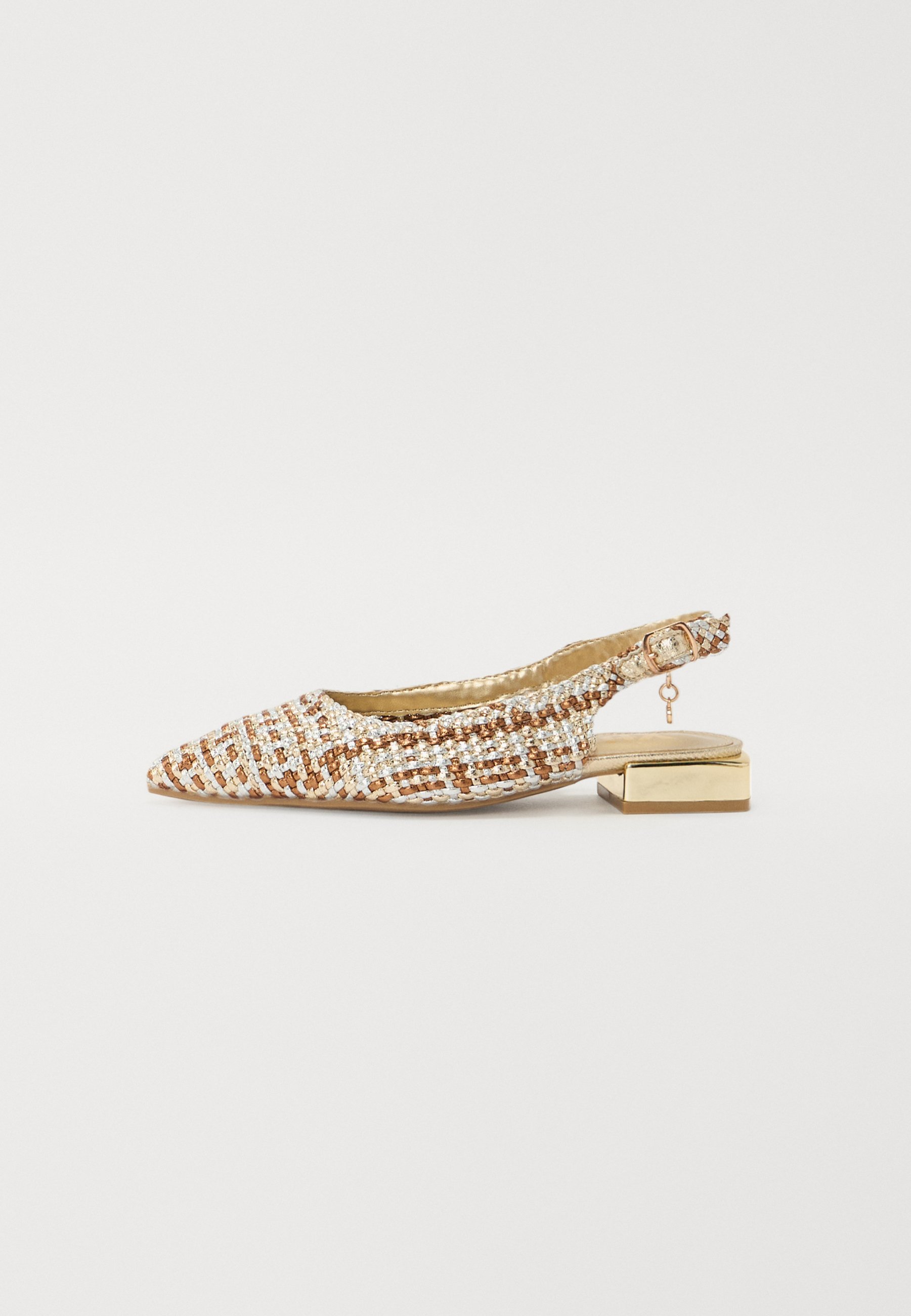 XTI ballerine slingback vegan dorate punta estive intrecciate XTI ballerine slingback vegan dorate punta estive intrecciate
