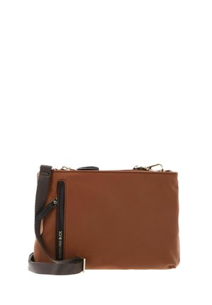 Sac bandoulière rectangulaire marron avec poche zippée noire, sangle réglable gris foncé et quincaillerie dorée sur fond blanc.