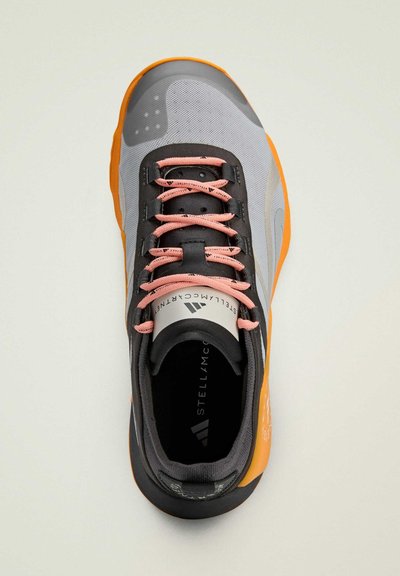 adidas by Stella McCartney DROPSET - Träningsskor - core black crew orange clear onix