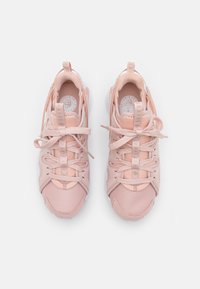 roze huarache