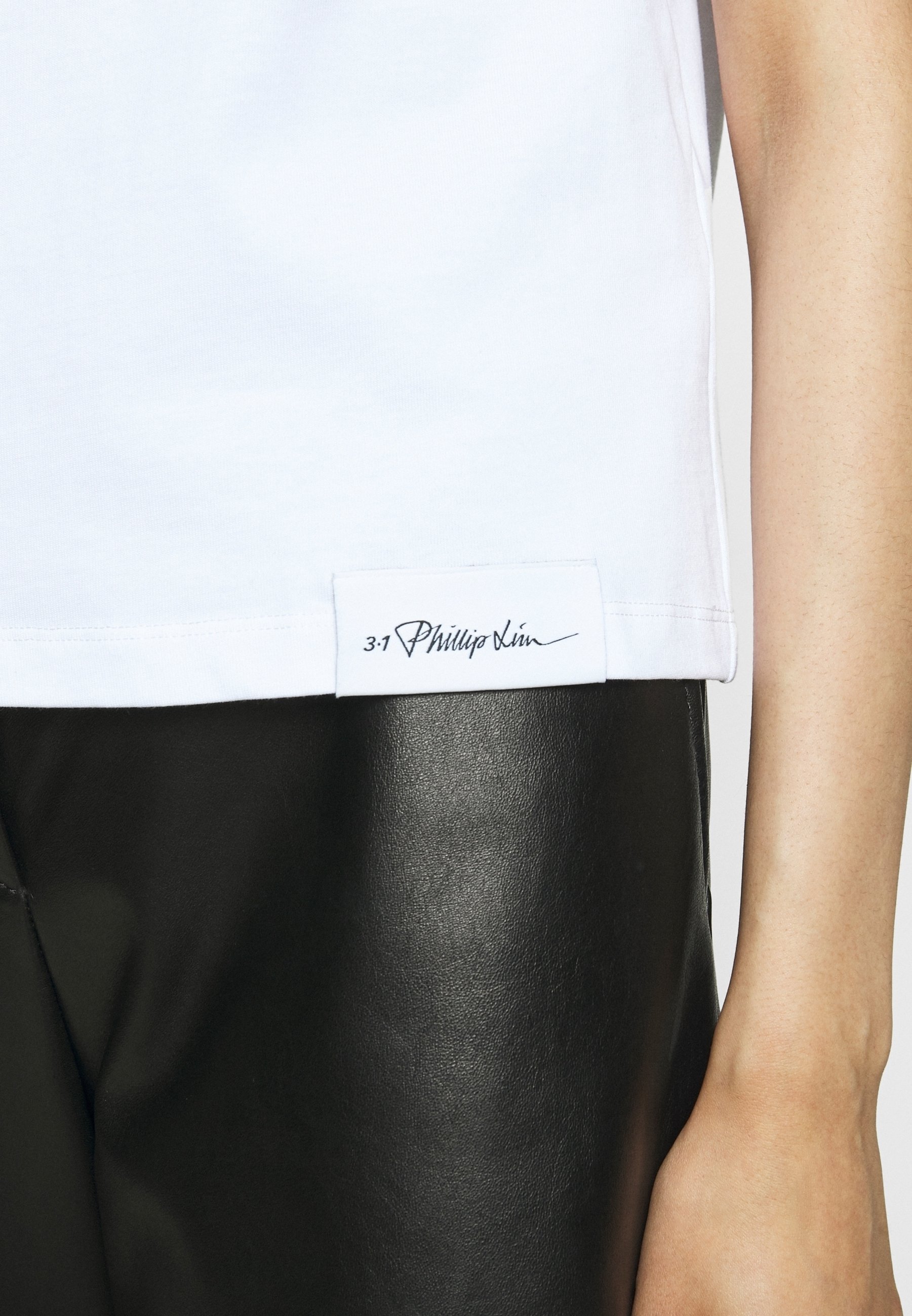 3.1 Phillip Lim Basic T-shirt - white - (Pre-owned) - Zalando