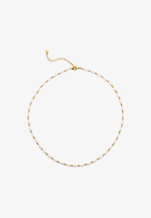 Colier cu mărgele, cu mărgele albe ovale intercalate cu mici accente din metal auriu, fixat cu un lanț auriu cu închizătoare ajustabilă.